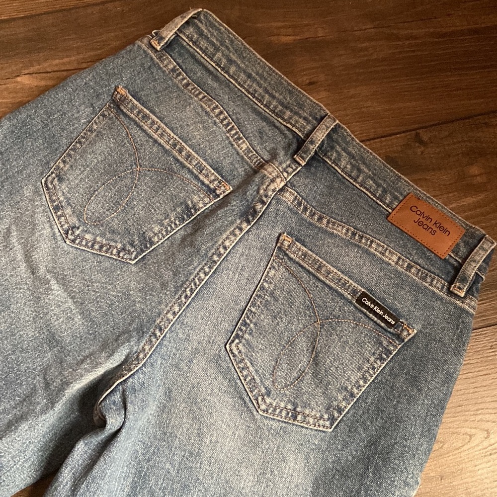 Calvin Klein High Rise Mom Jeans - Picture 7 of 7